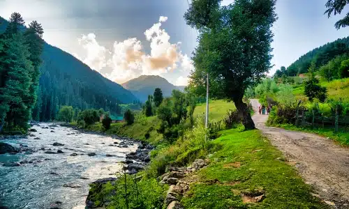 Betaab Valley triphills.com